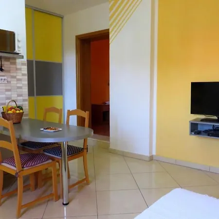 House Apartman *