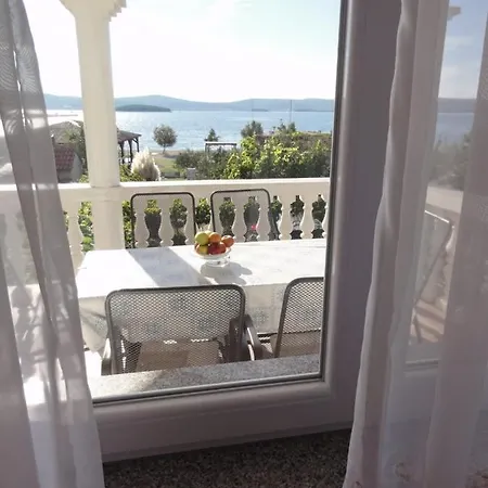 Apartman House *