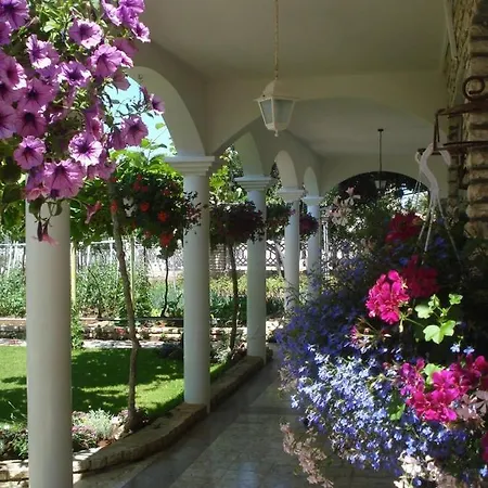 House Apartman *
